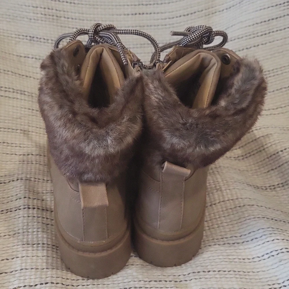 Boots - Picture 4 of 4